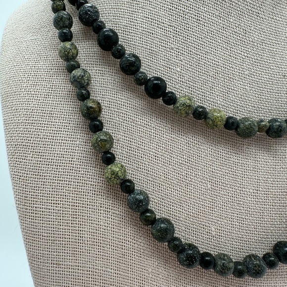 Green [Jasper] beaded necklace - Picture 4 of 5